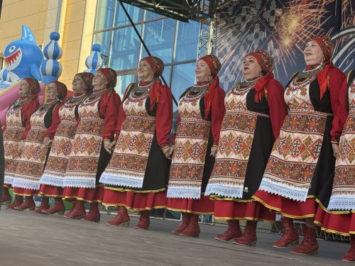 В Менделеевске в День семьи любви и верности организовали праздничный концерт с мастер-классами