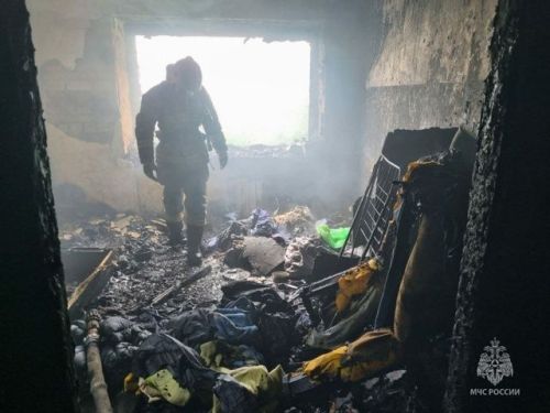 В Менделеевске пожарные эвакуировали 5 человек из горящей квартиры на пятом этаже