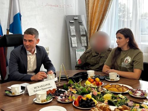 Руководитель Менделеевского района Роберт Искандаров встретился с бойцами, прибывшими в отпуск