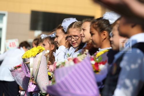 Омбудсмен Ирина Волынец предложила выплачивать родителям пособия в размере 20 тысяч рублей перед 1 сентября