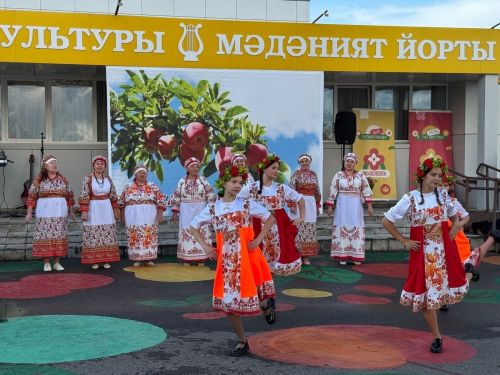 Яблочный Спас в Татарских Челнах: праздник объединил поколения