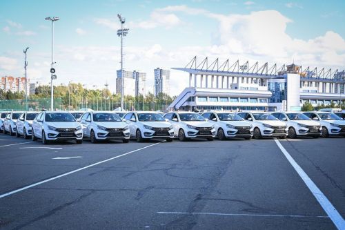 Менделеевский район получил новый автомобиль и компьютеры для медицины в рамках масштабной помощи больницам Татарстана