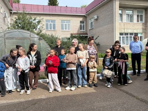 В Менделеевском районе торжественно открыли обновлённые социальные объекты
