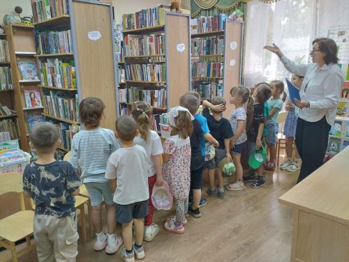 Юные менделеевцы открыли для себя мир книг: воспитанники детского сада № 6 «Алёнушка» посетили детскую библиотеку