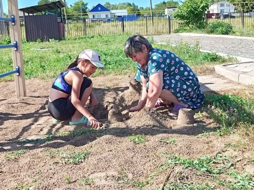 Юные жители Сетякова построили замок мечты