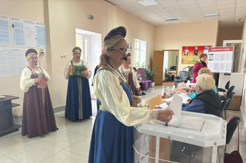 Голосование и концерт: в Менделеевском районе выборе проходят и творчески