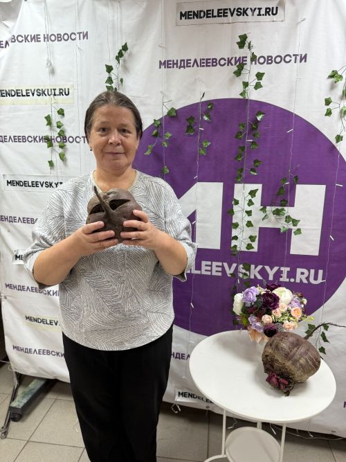 Жительница Менделеевска вырастила свёклу необычного размера