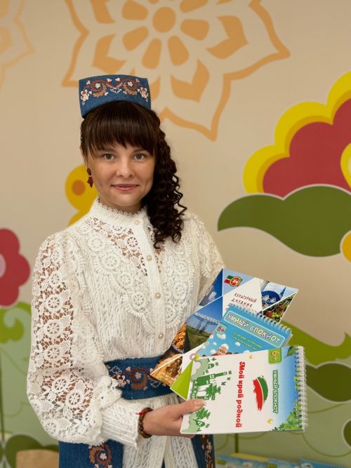 Воспитатель из Менделеевска Айгуль Курбанова вошла в топ-15 лучших педагогов родного языка России