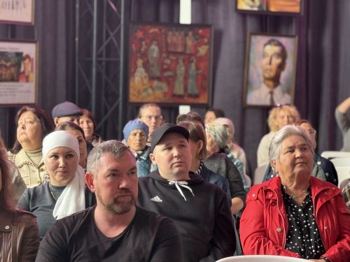 «Ананасами в шампанском» побаловал зрителей творческий дуэт на «Пастернаковских чтениях» в Менделеевске