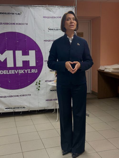 Депутат Альфия Когогина подарила подписку на «Менделеевские новости» жителям города