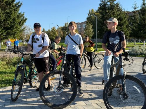 Яркий патриотический велопробег объединил жителей разных возрастов Менделеевска