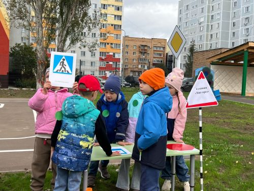 В детском саду «Маленький гений» города Менделеевск проведено познавательное мероприятие по ПДД