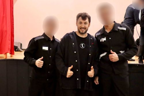 Известный татарский певец Фирдус Тямаев зарядил патриотическим духом и энергетикой осуждённых и коллектив исправительной колонии в Менделеевске