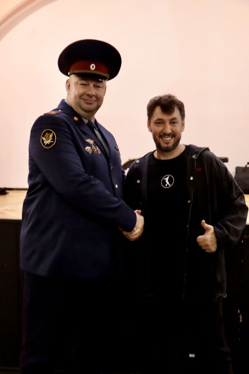 Известный татарский певец Фирдус Тямаев зарядил патриотическим духом и энергетикой осуждённых и коллектив исправительной колонии в Менделеевске