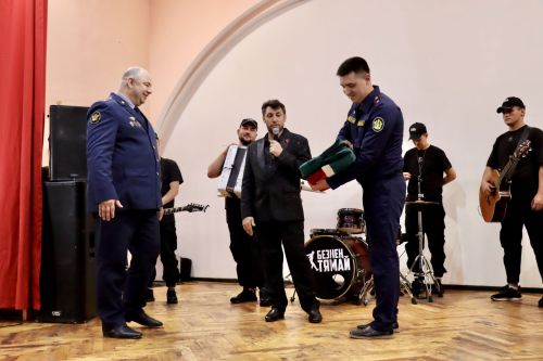 Известный татарский певец Фирдус Тямаев зарядил патриотическим духом и энергетикой осуждённых и коллектив исправительной колонии в Менделеевске