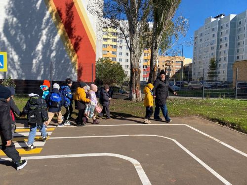 Урок безопасности на практике: воспитанники «Золотой рыбки» посетили автогородок