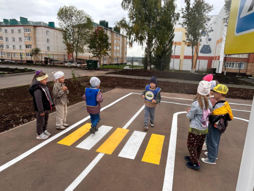 В детском саду №12 «Маленький гений» Менделеевска проведён день дорожной безопасности