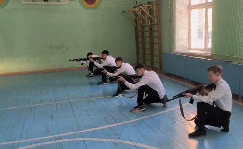 Юные патриоты Менделеевска отработали навыки огневой подготовки