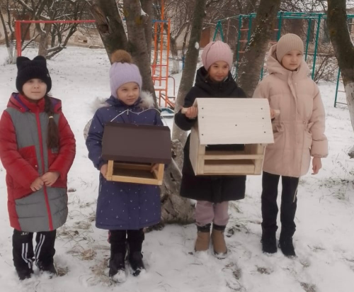 Активисты Сетяковского клуба и Бизякинская школа поддержали акцию «Покормите птиц зимой»