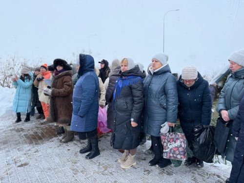 Крещение Господне в Менделеевске: верующие прошли крестным ходом и окунулись в освящённую иордань