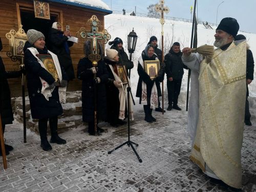 Крещение Господне в Менделеевске: верующие прошли крестным ходом и окунулись в освящённую иордань