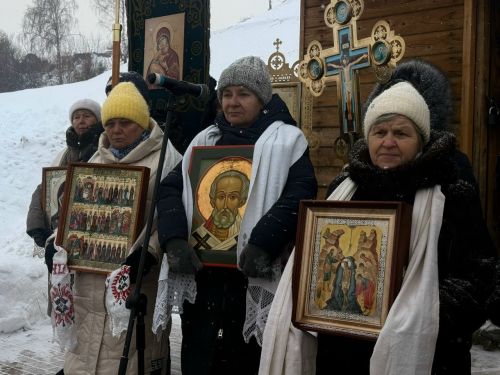 Крещение Господне в Менделеевске: верующие прошли крестным ходом и окунулись в освящённую иордань