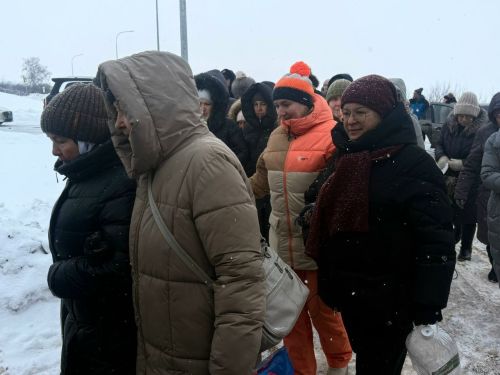 Крещение Господне в Менделеевске: верующие прошли крестным ходом и окунулись в освящённую иордань