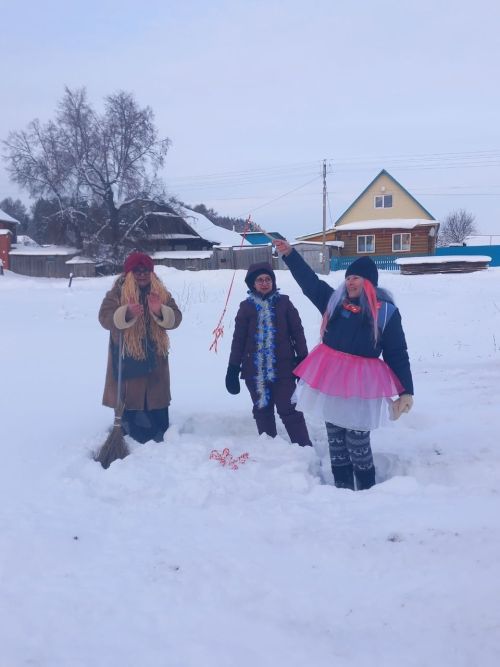 В селе Новый Кокшан зажглись ледяные фонари и ёлка