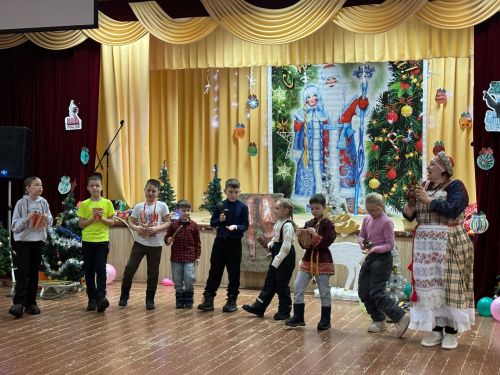 В Ижёвском СДК устроили весёлые рождественские посиделки для бабушек и внуков