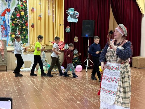 В Ижёвском СДК устроили весёлые рождественские посиделки для бабушек и внуков