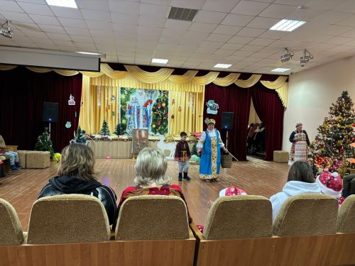 В Ижёвском СДК устроили весёлые рождественские посиделки для бабушек и внуков