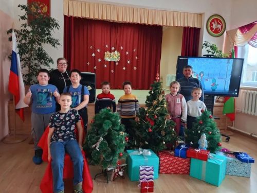 Советские мультфильмы подарили менделеевским школьникам новогоднее настроение