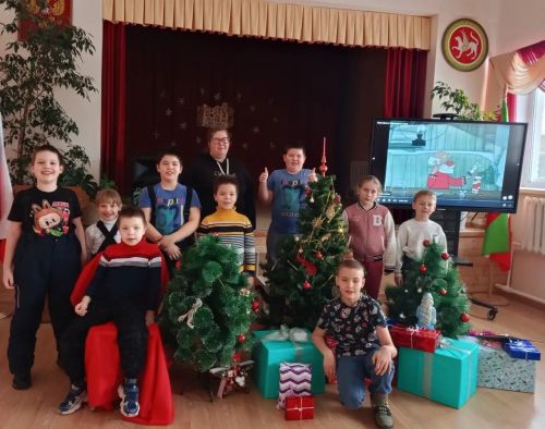 Советские мультфильмы подарили менделеевским школьникам новогоднее настроение