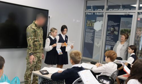 Участник СВО пришёл к пятиклассникам лицея №3 Менделеевска