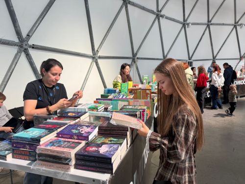 В куполе «Атмосфера» обсудили книгу об истории Менделеевска
