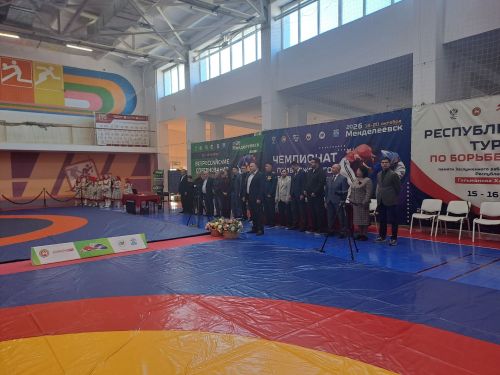 В Менделеевске прошли всероссийские соревнования и чемпионат ПФО по борьбе на поясах