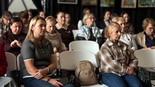 Менделеевцы освоили дизайн карточек в медиашколе «Татмедиа»