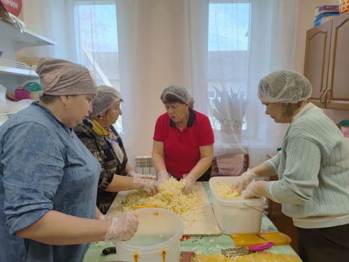В Татарско-Челнинском СДК прошли «Капустные посиделки» в поддержку участников СВО