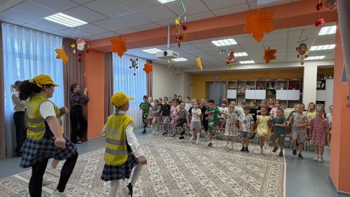 ЮИДовцы лицея №3 показали дошколятам спектакль о ПДД