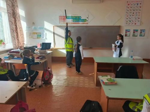 В Камаевской школе перед каникулами провели урок по правилам дорожного движения