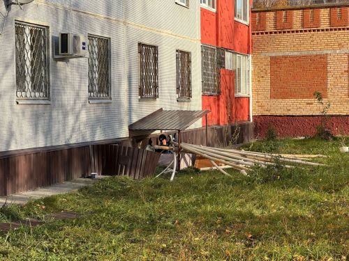 В Менделеевске продолжают уборку подвалов многоквартирных домов