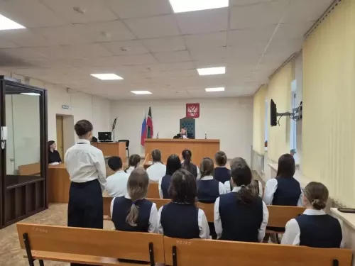 В рамках профориентации гимназисты побывали  в Менделеевском районном суде