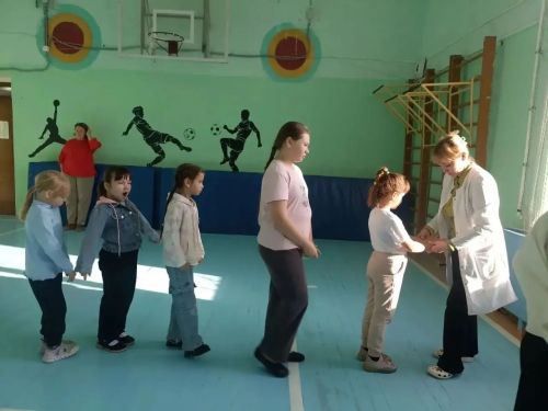 В школе №4 Менделеевска начал работу лагерь «Осенний калейдоскоп»