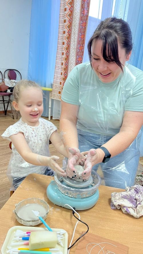 В детском саду «Сказка» Менделеевска открылась гончарная мастерская