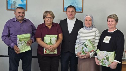 В «Нептуне» чествовали сотрудников элегантного возраста