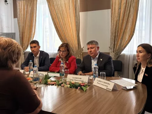 Светлана Захарова оценила работу учреждений Менделеевского района