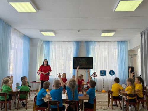 В менделеевском детском саду «Сказка» дошкольники стали экспертами ПДД в увлекательном квизе