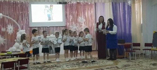 В детском саду «Планета детства» Менделеевска провели мероприятие «Сундучок с правилами безопасного поведения на дорогах»