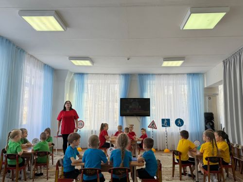 В менделеевском детском саду «Сказка» дошкольники стали экспертами ПДД в увлекательном квизе