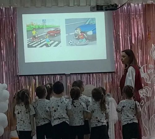 В детском саду «Планета детства» Менделеевска провели мероприятие «Сундучок с правилами безопасного поведения на дорогах»